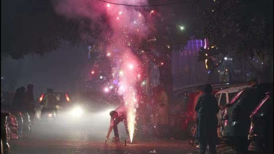 delhiimposesimmediatebanonfirecrackersuntiljan1