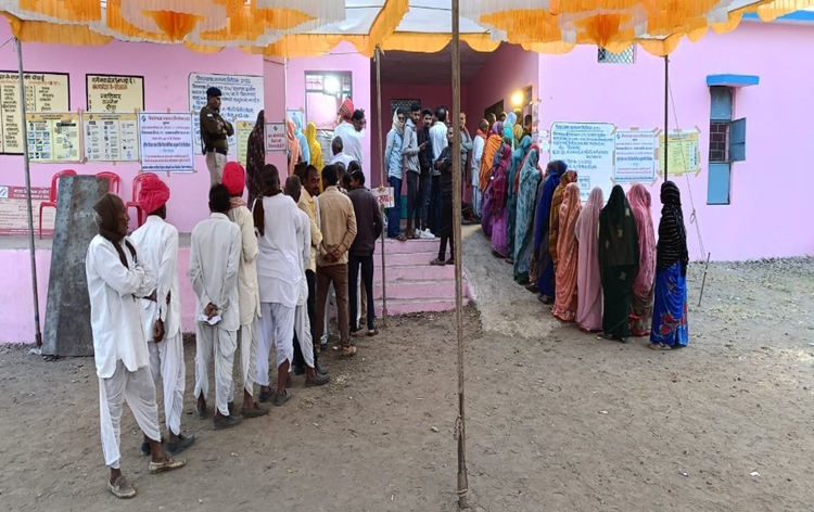 votingbeginsformadhyapradeshassemblypolls