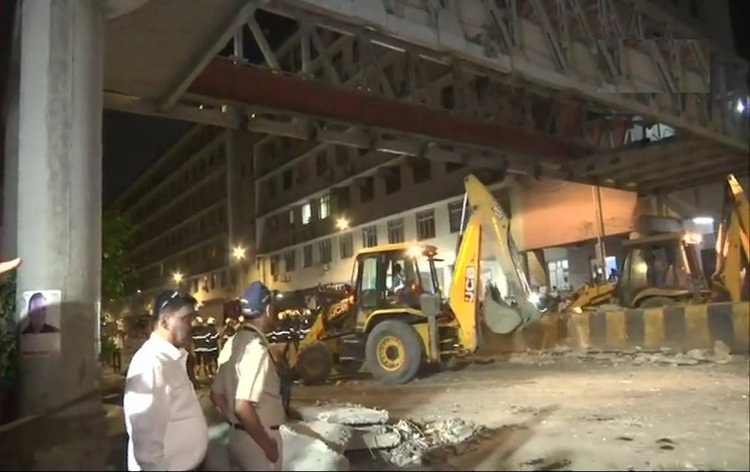 deathtollrisestosixinmumbaifootoverbridgecollapse