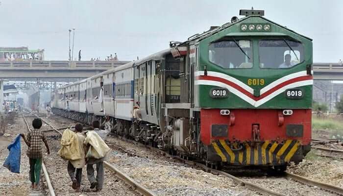 balochrebelshijackpaktrainclaims30securityforceskilled214hostage