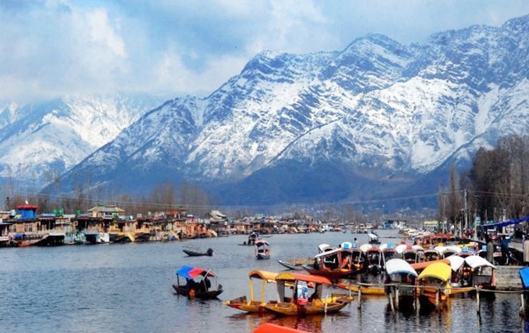 restrictionsonmovementoftouristsinjammuandkashmirtobeliftedfromoct10