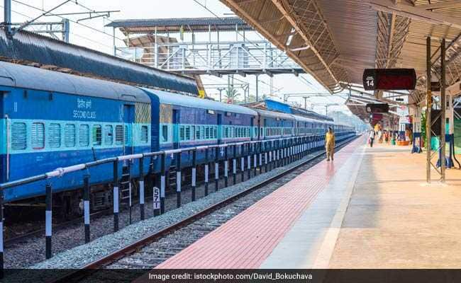 cabinetsanctionsoverrs2000crorebonustoaround12lakhrailwaystaff