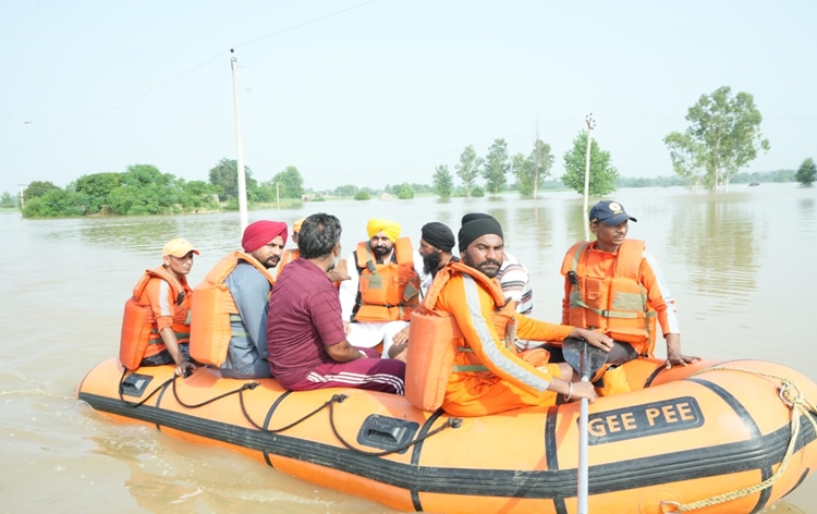governmentclosesschoolsinfloodhitareasinpunjab