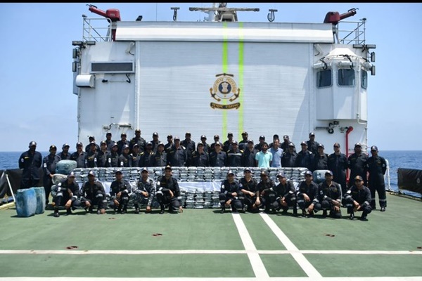 drugsworthrs1800crseizednearinternationalmaritimeborderoffgujaratcoast
