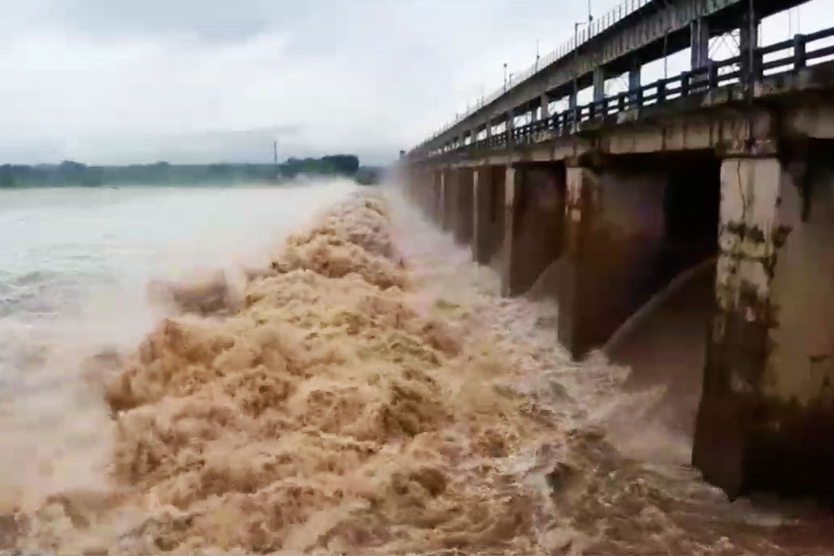 River Godavari crosses first danger level in AP