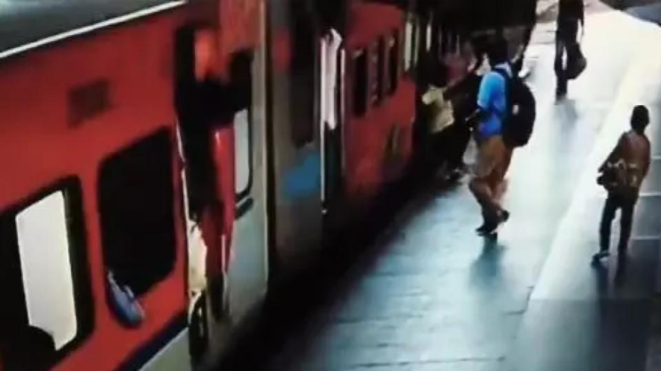 RPF Constable Saves Passenger’s Life at Vijayawada Station