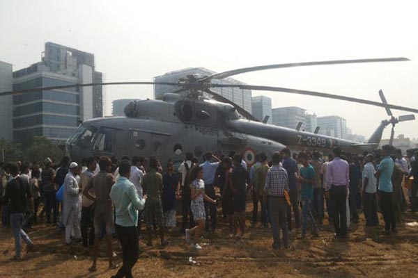 iafchoppermakesemergencylandinginmumbai
