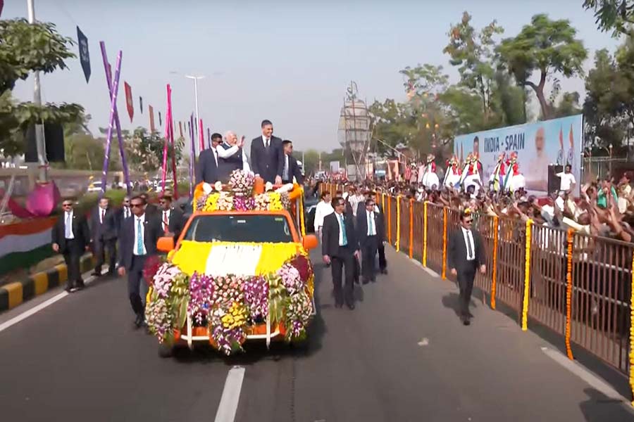 pmmodihisspanishcounterpartsanchezholdroadshowinvadodara