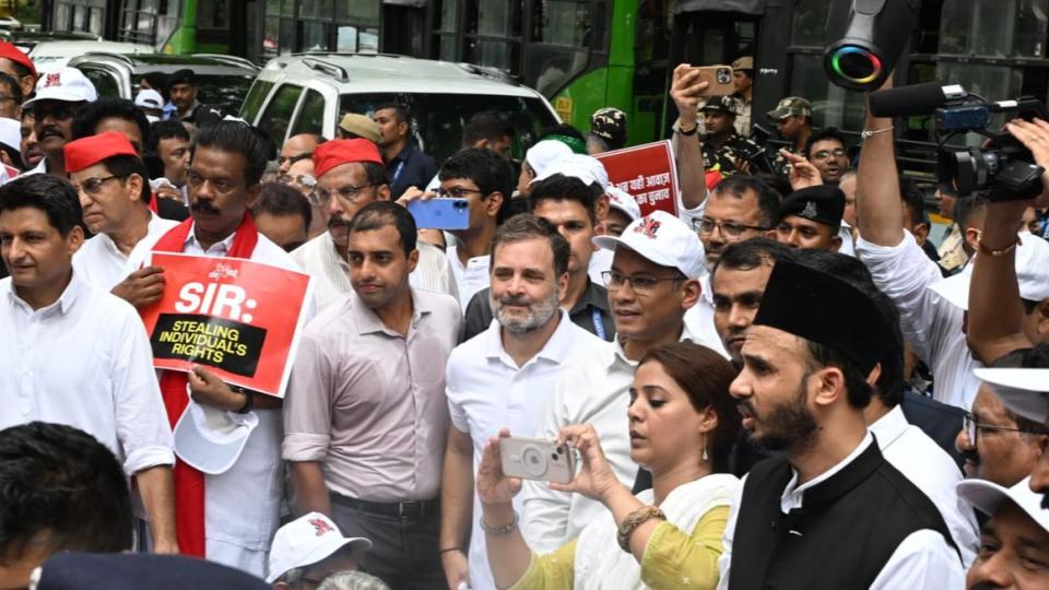 INDIA bloc MPs detained by Delhi police 