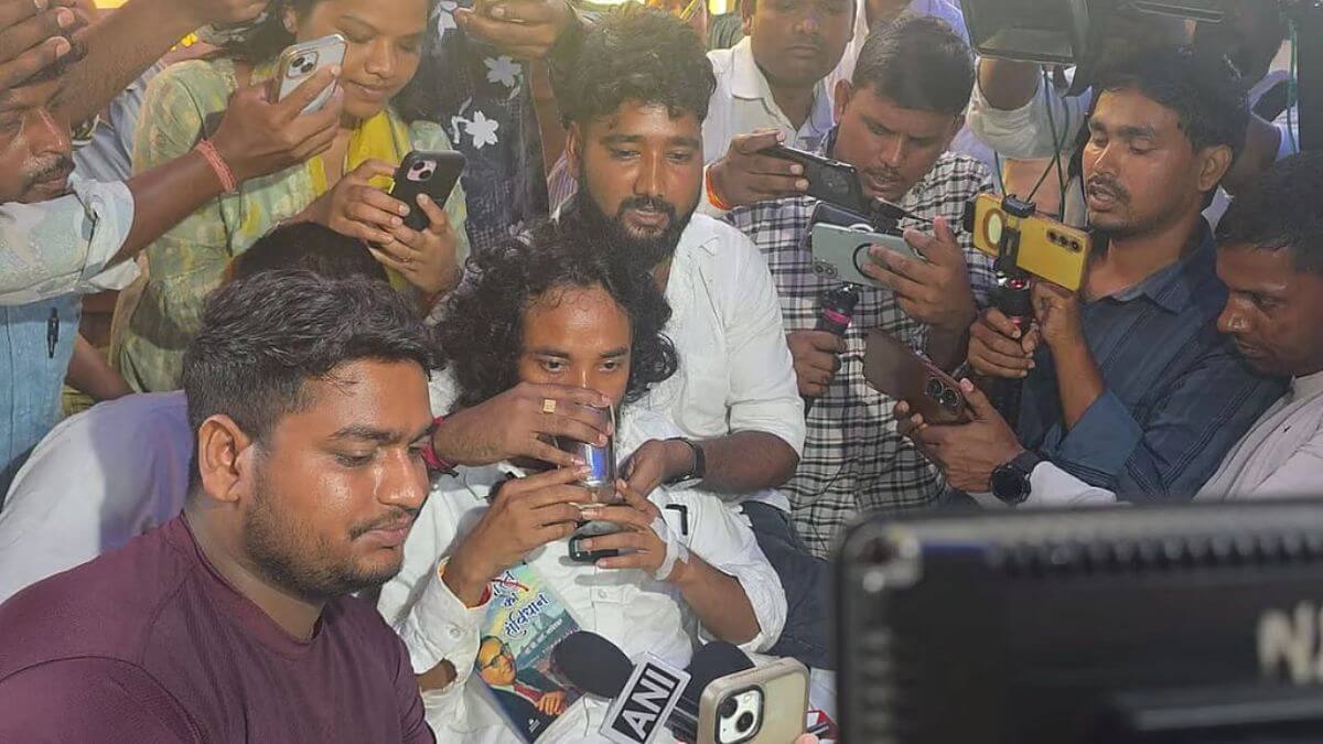 Devendra Mahto ends hunger strike after Jharkhand govt cancels JSSC-CGL exam