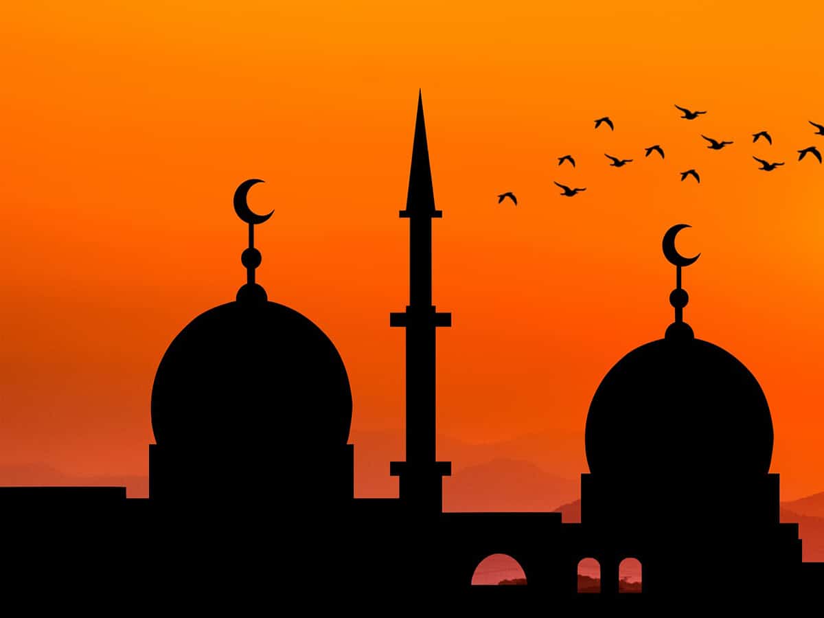 mosquepaintedsaffroninvaranasiup