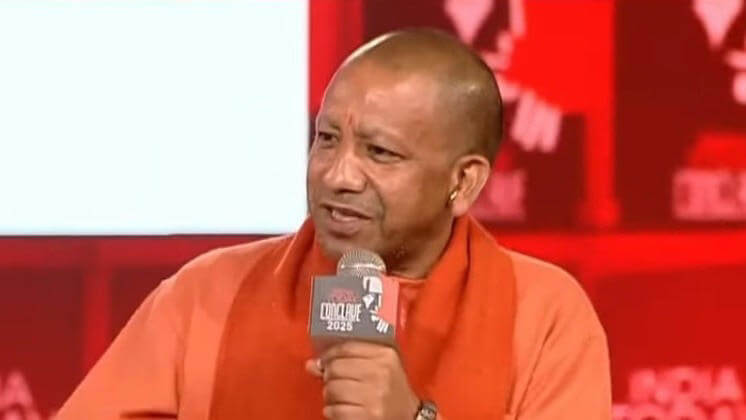 kumbhstampedeunfortunatefocuswassafetyof8croredevotees:yogiadityanath