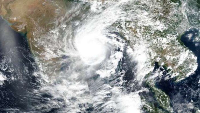 cyclonegulabslandfallprocessbeginsoverandhrapradeshodisha