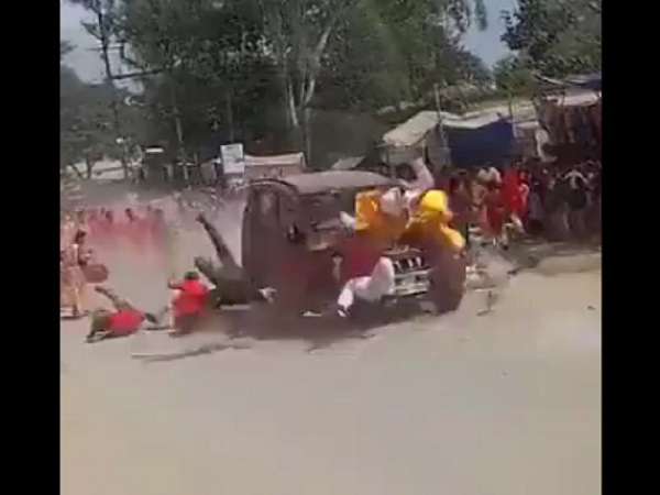 speedingcarmowsdownpeopleonwaytoimmersedurgaidolinchhattisgarhspathalgaon1dead
