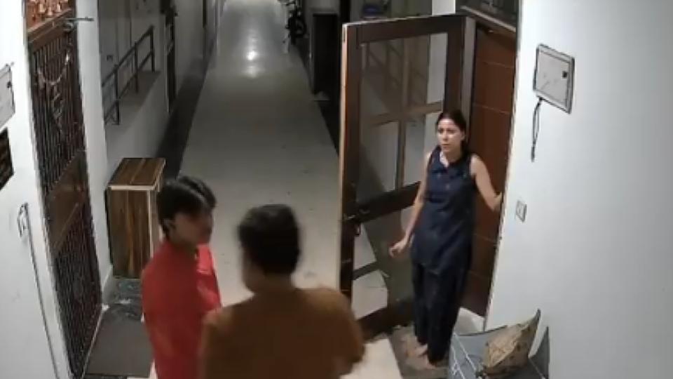 Video of customers assaults delivery agent for few minutes late in Meerut