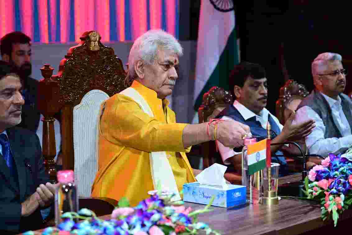 jkltgovernormanojsinhainauguratesvariousdevelopmentalprojectsofbudgamdistrictlaunchedthe“beautificationofbudgamtown”initiative