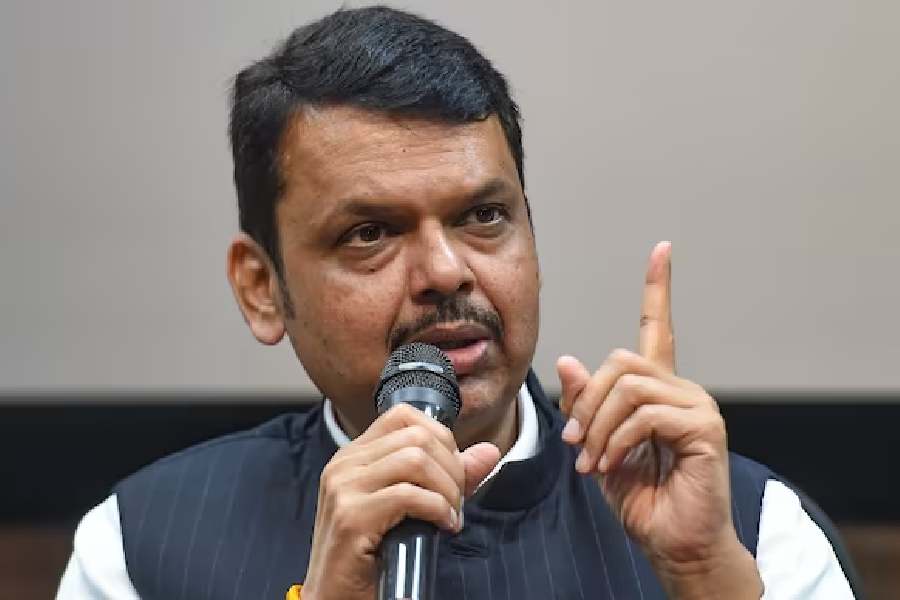 devendrafadnavistobesworninasmaharashtracmfor3rdtimetoday