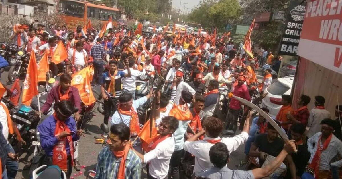 violencebreaksoutindelhiduringhanumanjayantiprocession