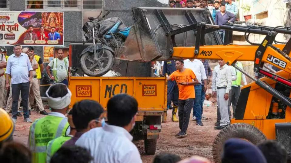 Delhi Police Denies Mobile Jammers Deployed At Hostel Collapse Site
