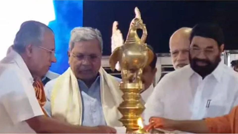 CM Vijayan, Siddaramaiah Attends 93rd Sivagiri Pilgrimage in Kerala