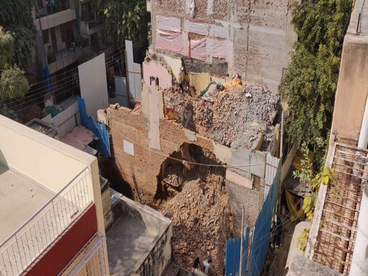 underconstructionbuildingcollapsesinolddelhi