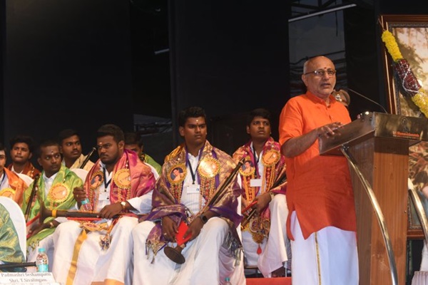 mahagovernorhonoursseshampattisritsivalingamwithsangeethakalavibhushanlifetimeachievementaward