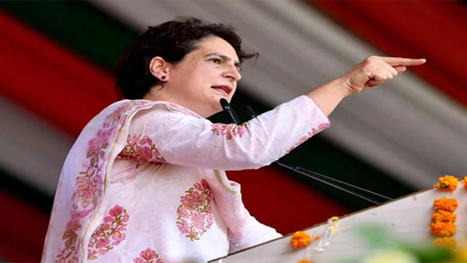 priyankagandhiflags‘fertilizershortage’