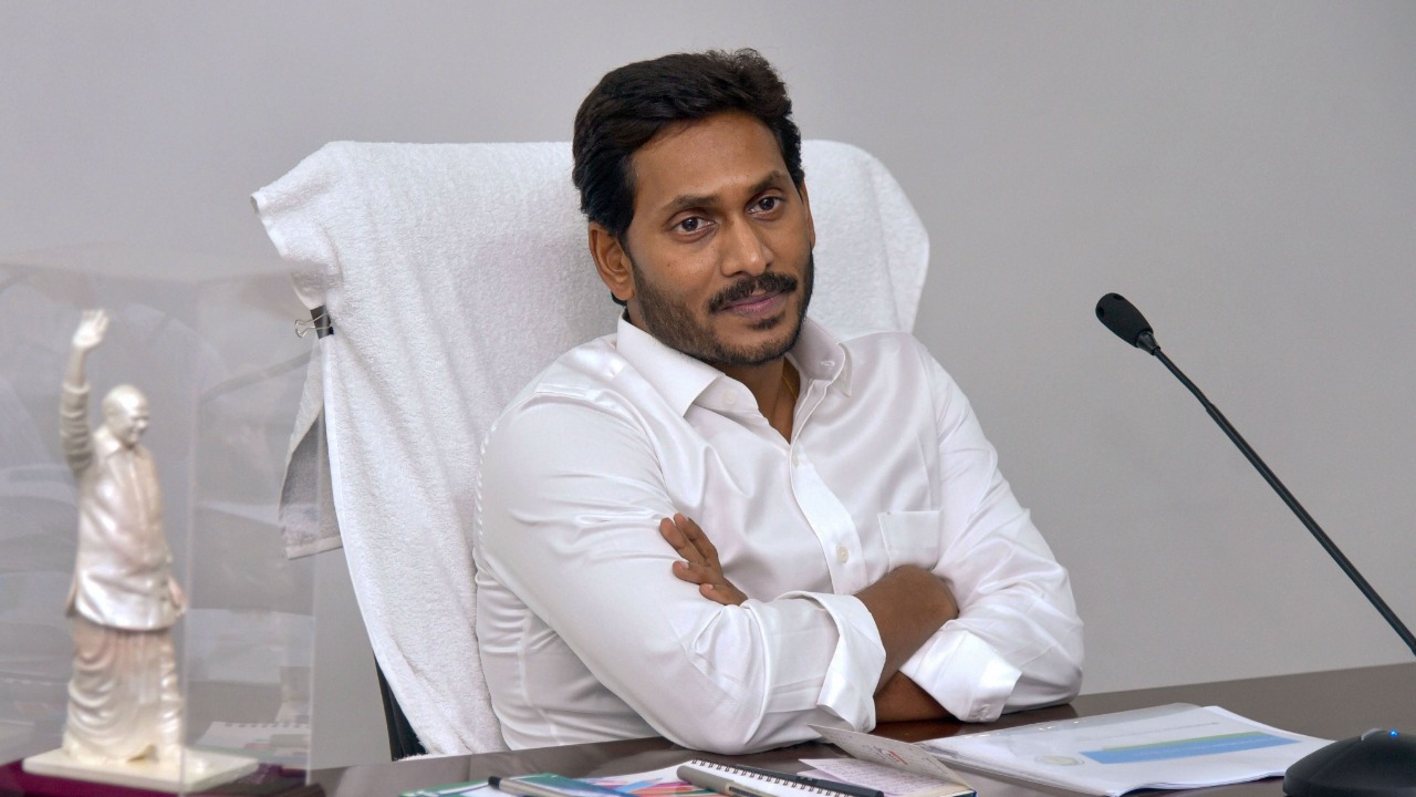 andhraseeksrs1000croreinterimgranttofloodrelief
