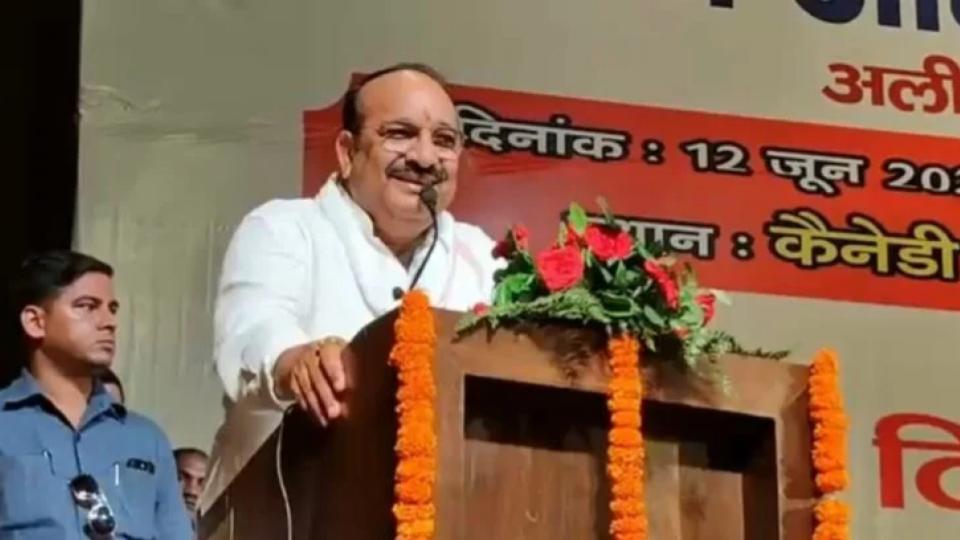 UP Minisiter Dinesh chants Jai Shri Ram at Aligarh Muslim University