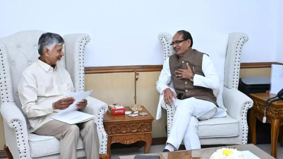 CM Naidu Meets Shivraj Singh Chouhan, Seeks Central Support