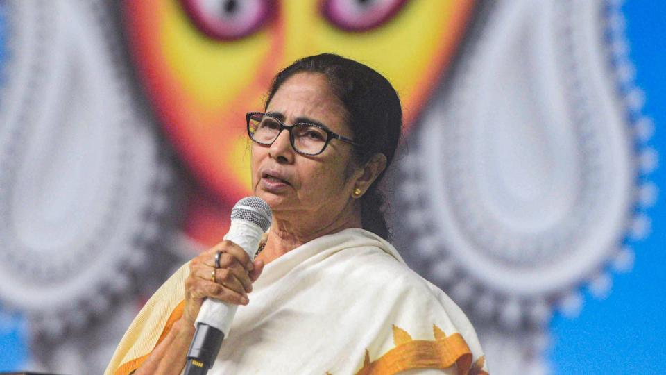 westbengalcmurgespeopletocalloffprotestsjoinpujafestivities