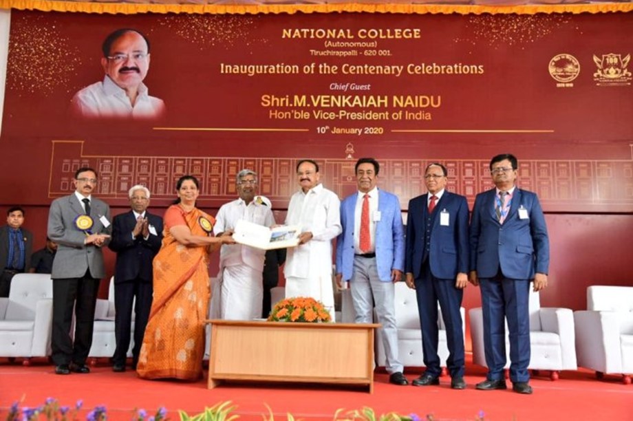 vpvenkaiahnaiducallsforeffortstomakeindia100%literate