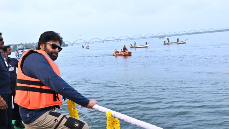 pawankalyanpullsupofficialsovergodavaripollution
