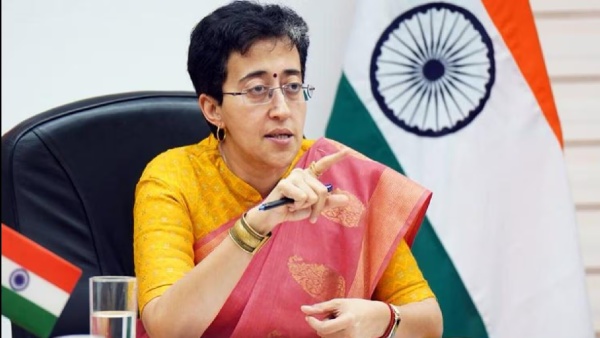 chiefministeratishipromisesdelhiites‘potholefreeroadsbydiwali’