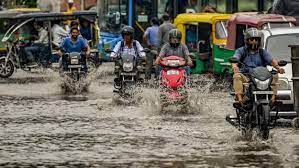 Heavy rain lashes Delhi-NCR, roads waterlogged, airlines issue advisory