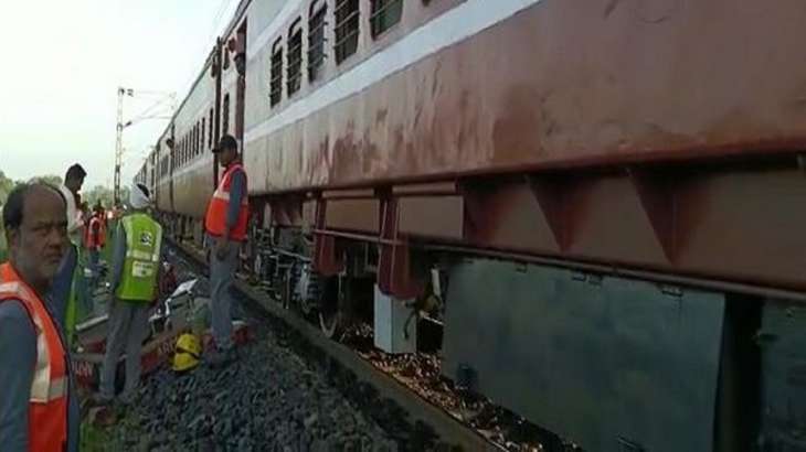 Three bogies of passenger train derail in Gondia, Maharashtra
