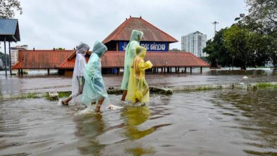 IMD issues orange alert for seven Kerala districts 