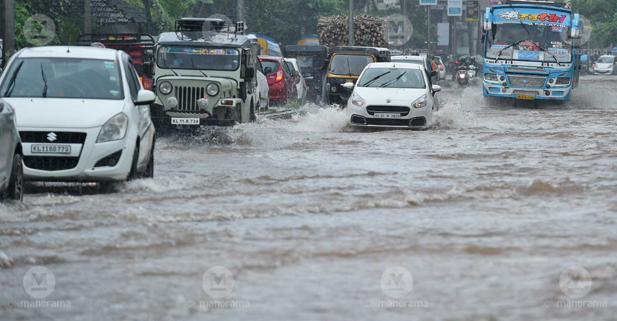 orangealertissuedforheavyrainfallin11districtsofkerala