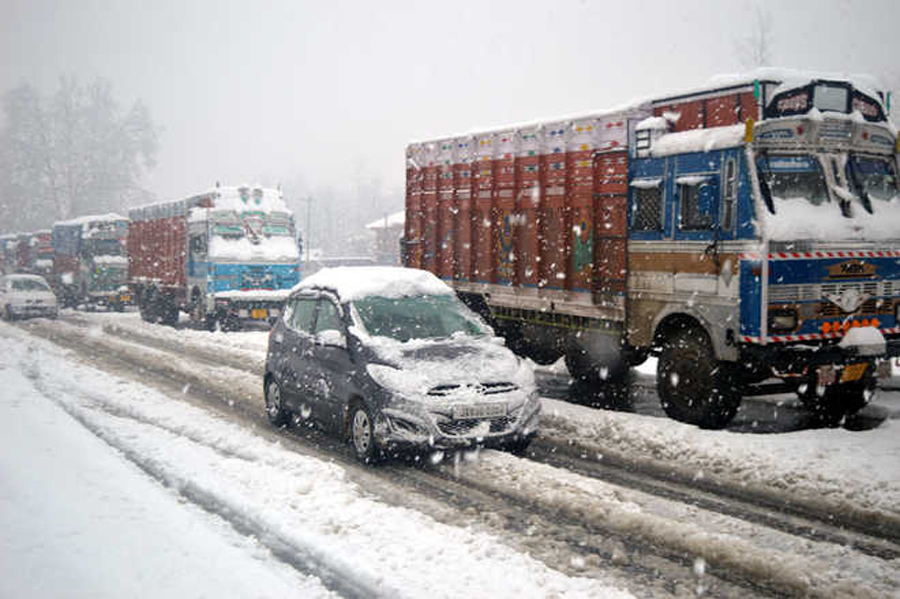 srinagarjammunationalhighwayclosedaftersnowavalanche
