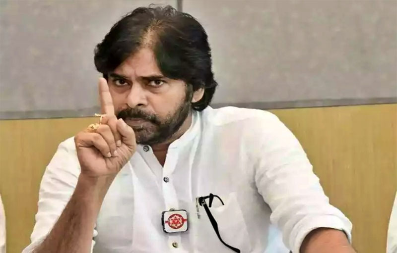 pawankalyangetsnoticefromapwomen’scommissiononmissingwomenstatement