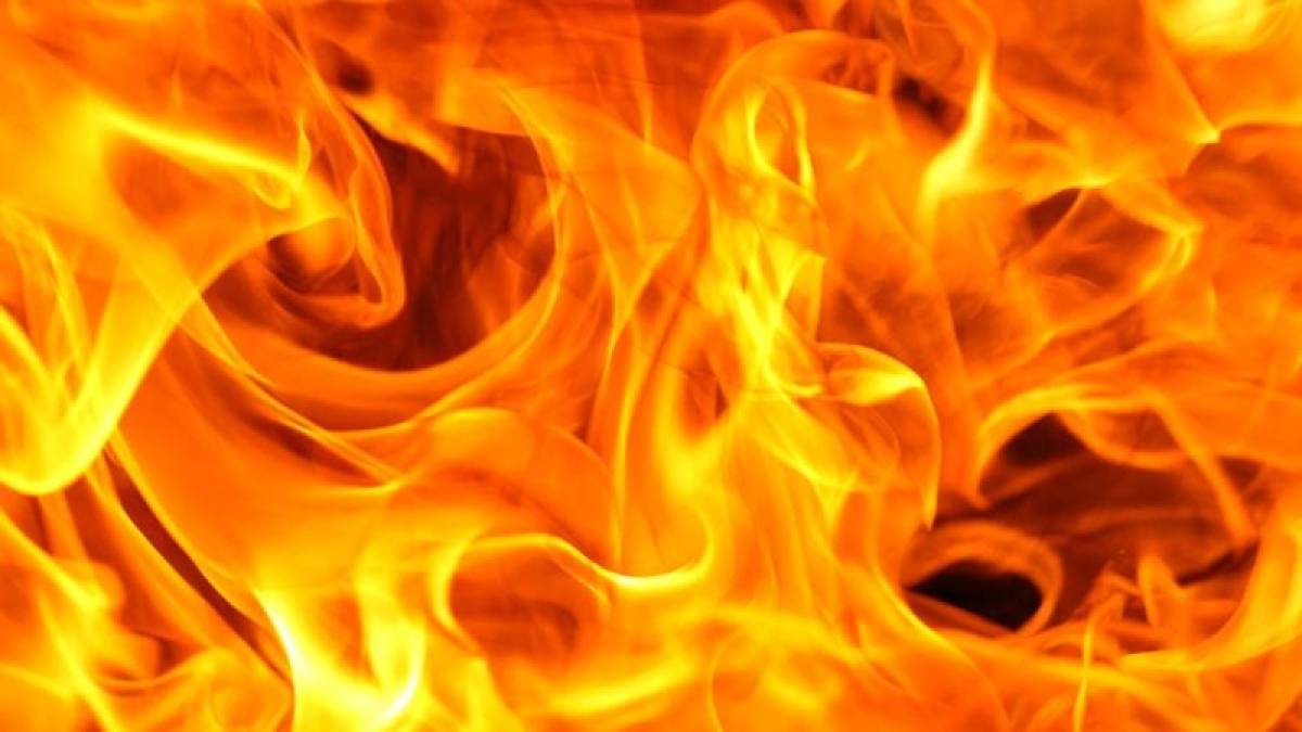 firebreaksoutattwocommercialpropertiesinnoida