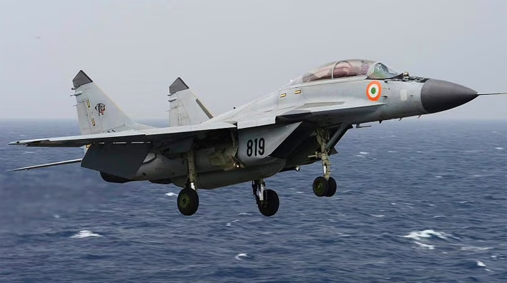 mig29ktraineraircraftcrashesintoarabiansea