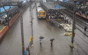 heavyrainaffectslongdistancetrainservicetoandfrommumbai