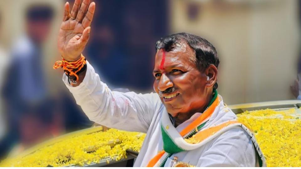 karnatakaministertimmapurstakesclaimforchiefministerpost