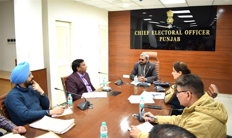 chiefelectoralofficerconstitutesthreemembercommitteetoidentifynewvotersinpunjab