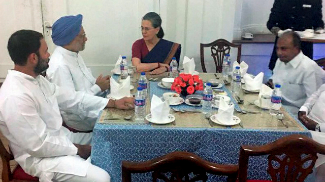 soniagandhihostsdinnerforcongressmps