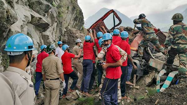 rescueoperationsresumeatlandslidesiteinkinnaurdistrictofhimachalpradesh