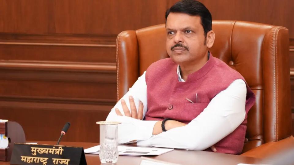 Fadnavis calls Congress a sinking ship amid merger speculation