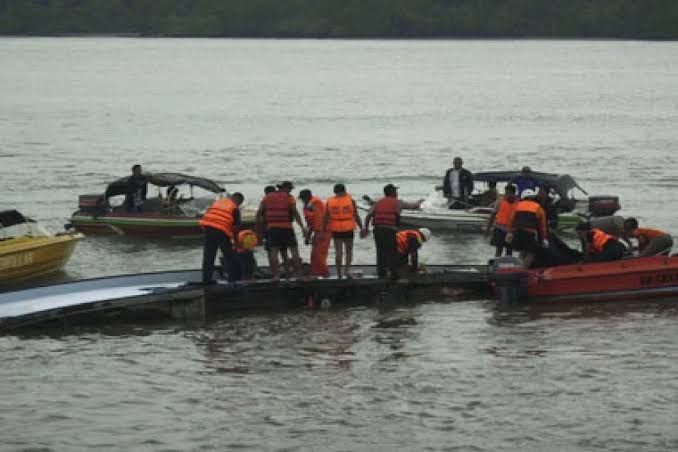 14 killed including women and children as boat capsizes in Bihar