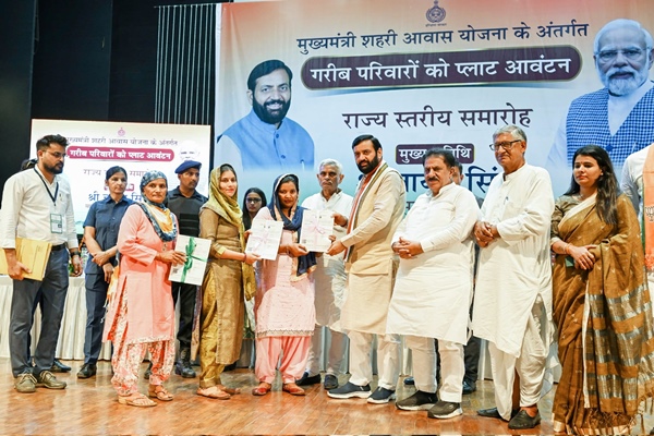 cmofharyananayabsinghdistributesplotsundermukhyamantrishahriawasyojana
